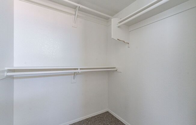 3 beds, 2.5 baths, $1,945, Unit UNIT 1096