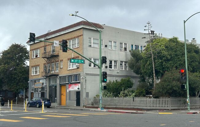 2044-2046 International Blvd