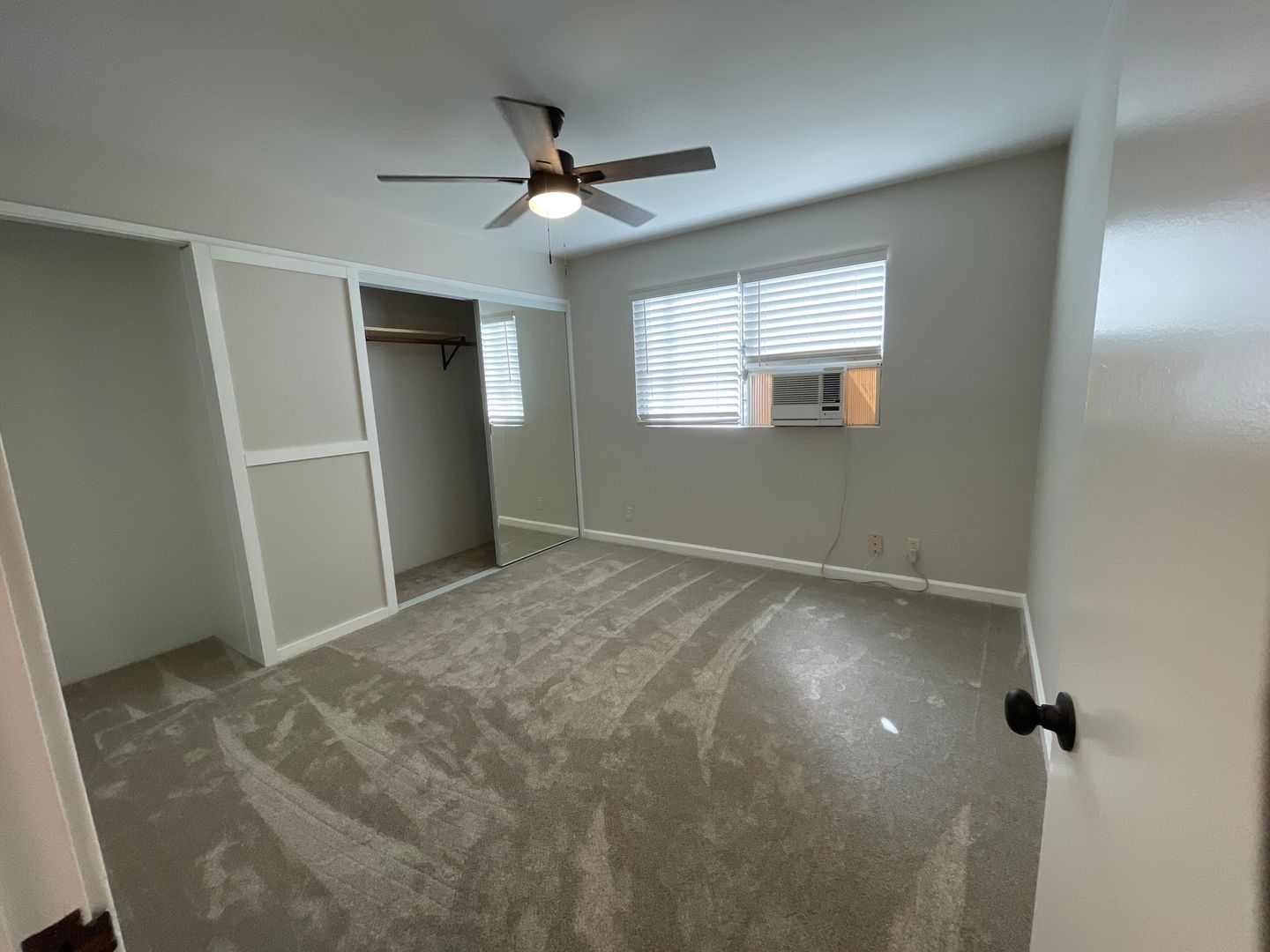 $2,200 NEWLY RENOVATED 1BR/1BA Koolau Vista; Central location and close to beaches, restaurants, shopping and more.