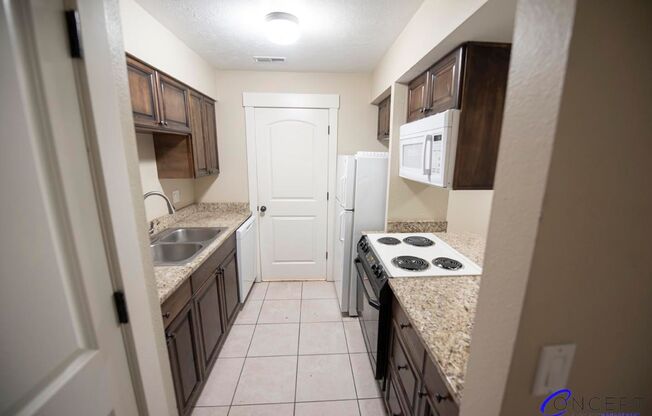 2 beds, 1 bath, 900 sqft, $1,299, Unit 7094 13