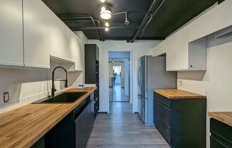 Gorgeous Space- Newly Remodeled Spring Hill Condo