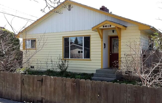 Charming 2 bedroom/1 bath Walking distance to Squalicum Park and Elizabeth Park — just half a block from Columbia Elementary!