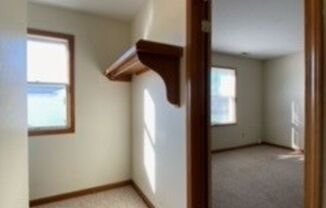 2 beds, 1 bath, $895, Unit APT. 3