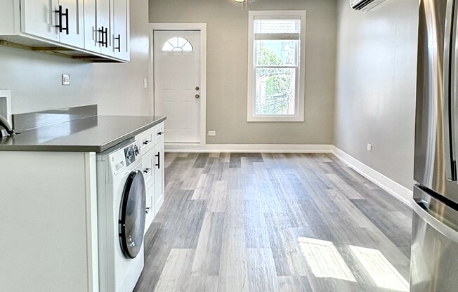 1836 W 18