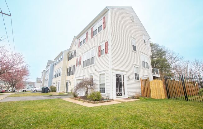 Amazing 3 BR/2.5 BA Townhome in Randle Heights!