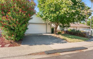 Charming 2 Bedroom 2 Bath Duplex