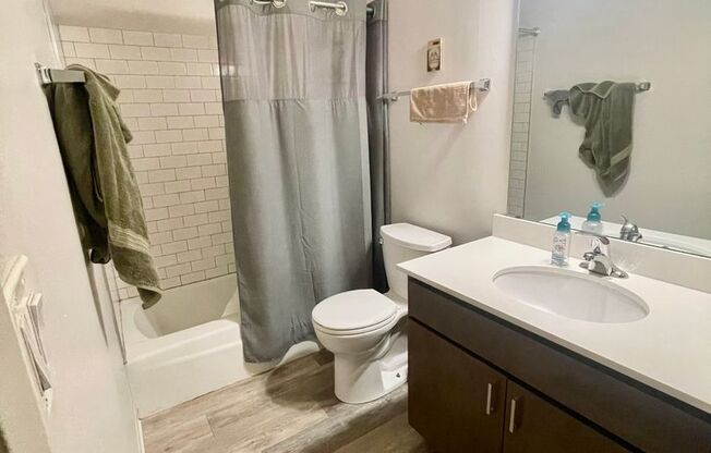 2 beds, 1 bath, $1,350, Unit 318