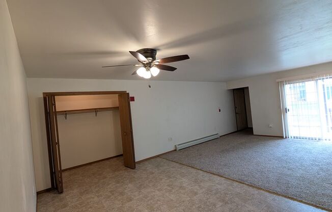 2 beds, 1 bath, 1,100 sqft, $1,359, Unit 1053 5301