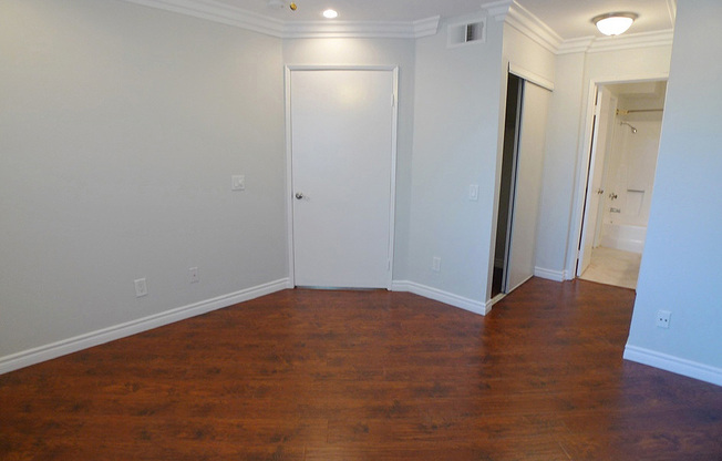 2 beds, 2 baths, 960 sqft, $2,850, Unit 102