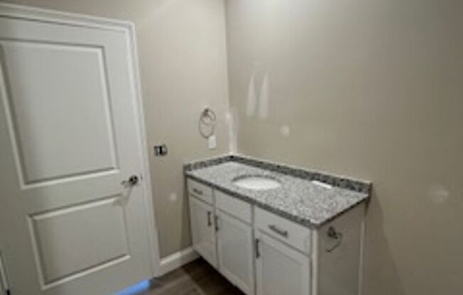 2 beds, 1 bath, 950 sqft, $1,000, Unit 214