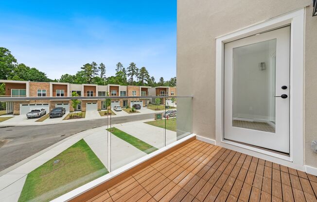 Absolutely STUNNING 3 Bed/ 4 Bath Townhouse By Southpoint! 6 month lease available