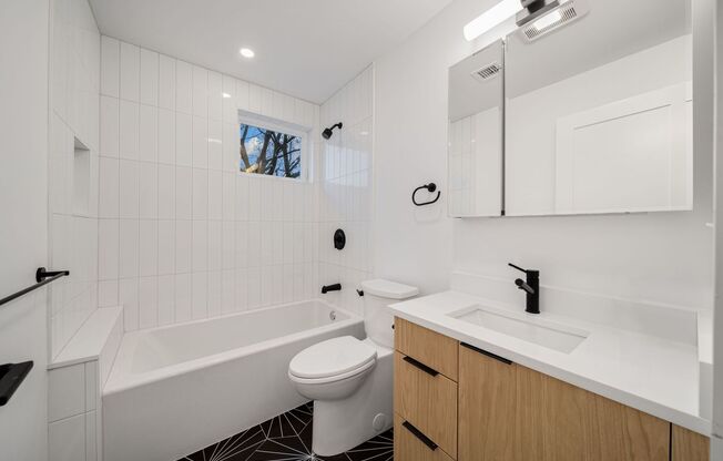 Newly Renovated - Central AC - Patio - Close to T