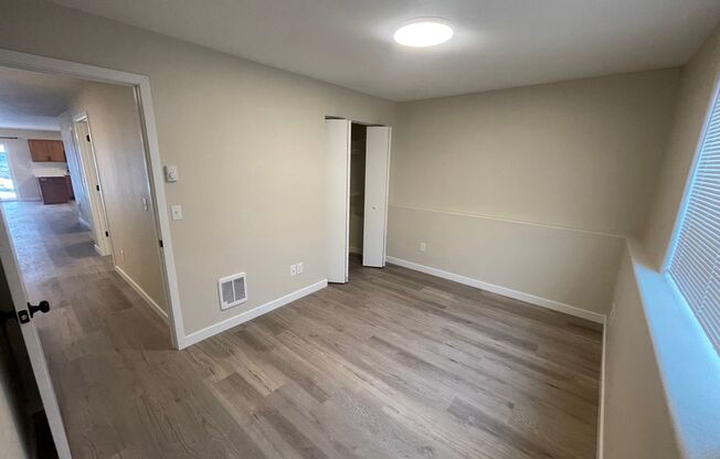 2 beds, 1 bath, 990 sqft, $1,400, Unit 2