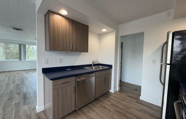 3 beds, 2 baths, 985 sqft, $2,375, Unit 401