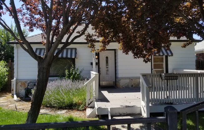 1611 S Longmont Ave -  **Move-In Special: No Rent Till October 2024!**