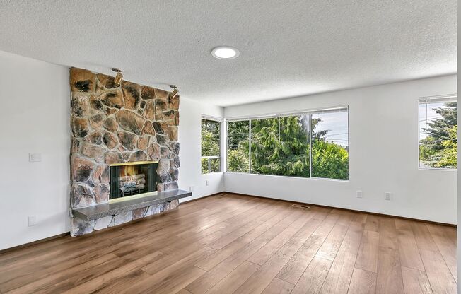Fully Renovated 3BD Upper Duplex with Garage & Garden in West Seattle