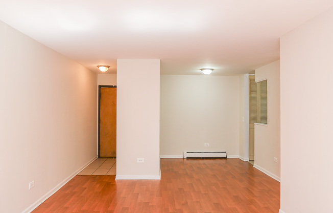 1055 W CATALPA
