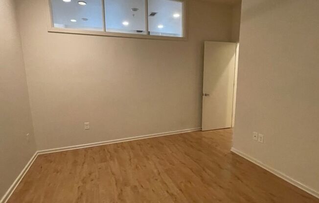 1 bed, 1 bath, 806 sqft, $1,115, Unit 06