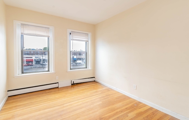 2 beds, 1 bath, 750 sqft, $2,900, Unit 36