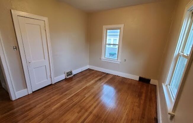 2 beds, 1 bath, $1,195