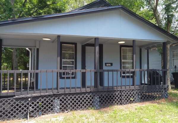 3 beds, 1 bath, 950 sqft, $950