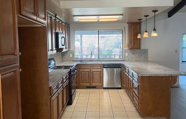 BEAUTIFUL 4 BEDROOM W/POOL IN FAIR OAKS!!