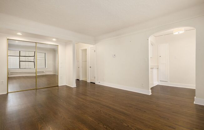 Studio, 1 bath, 429 sqft, $1,365, Unit Unit 310