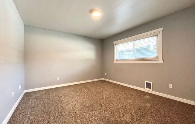 1 bed, 1 bath, 555 sqft, $1,295, Unit 44