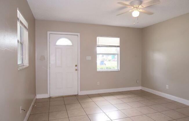 Move in ready 2/1 house for rent in West Tampa!