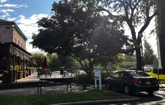 2 beds, 1 bath, $1,899, Unit 521