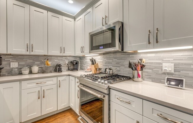 141 W 6 ST