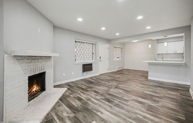 Spacious 1 Bed 1 Bath in the heart of Aurora! LEASING SPECIAL!!