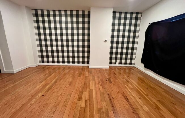 Stunning 3-Bedroom Townhome in Point Breeze! Available NOW!