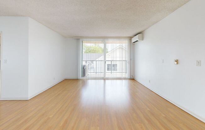 Beautiful, Centrally Located, 1 Bedroom 1 Bath Condo in Pasadena with Parking