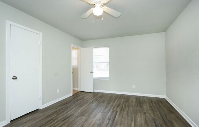 This week only!! $25 app fee! 3 bed, 1.5 bath in great location - Upcoming in 77703
