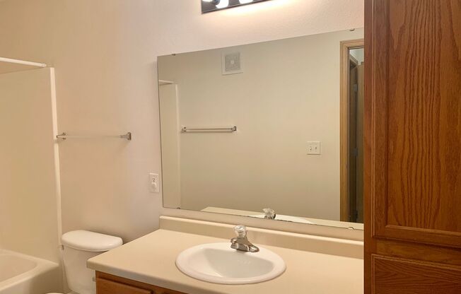 1 bed, 1 bath, 800 sqft, $950, Unit 208