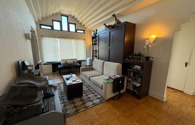 1 bed, 1 bath, $1,195, Unit 601