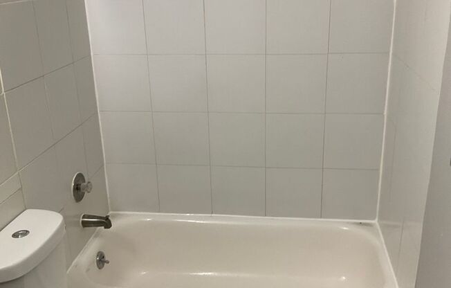 1 bed, 1 bath, 500 sqft, $1,100, Unit 41-B