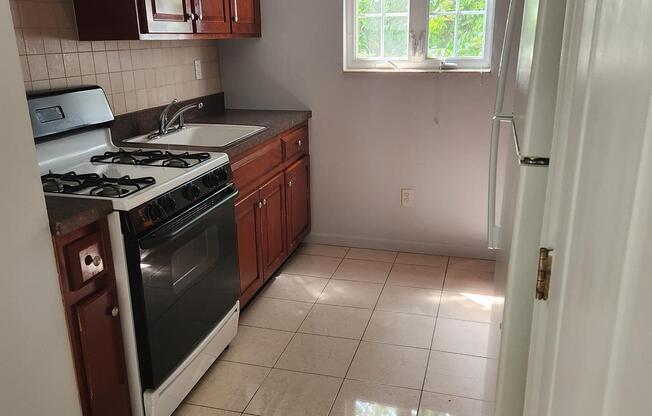 2 beds, 1 bath, $2,900, Unit 1