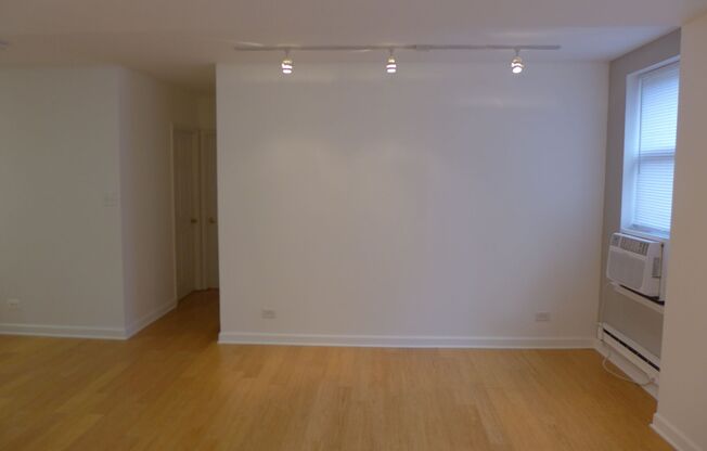 2 beds, 1 bath, 800 sqft, $1,895, Unit 300