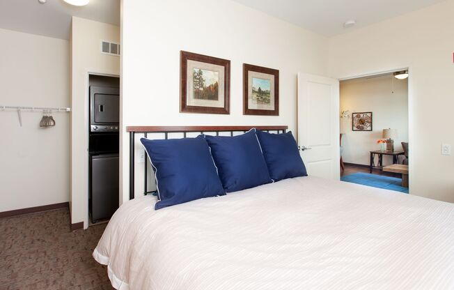 Renaissance on Main - Downtown Living with Great Amenities