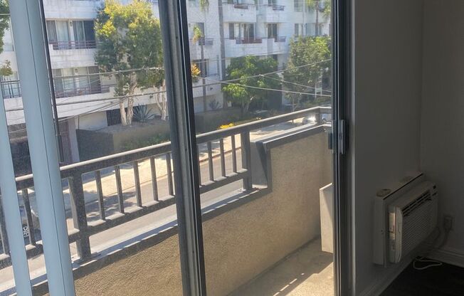 1 bed, 1 bath, 670 sqft, $2,350, Unit 221