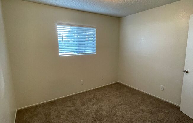 2 beds, 1 bath, 993 sqft, $1,595, Unit 13-18