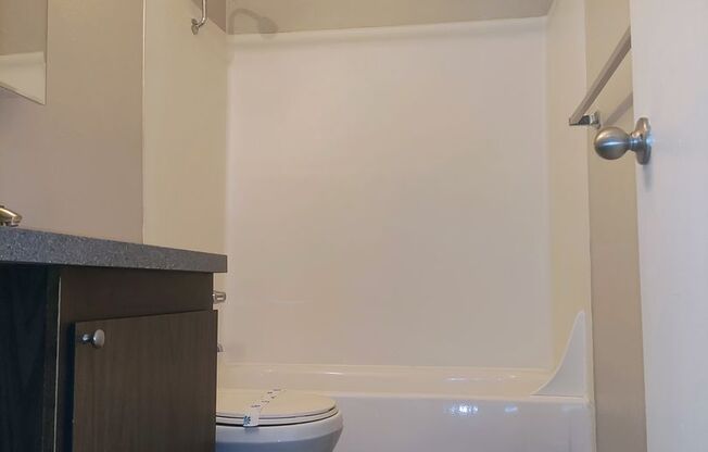 Studio, 1 bath, 420 sqft, $1,045, Unit 51