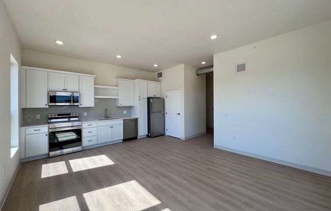 1 bed, 1 bath, 665 sqft, $1,115, Unit 1630-204