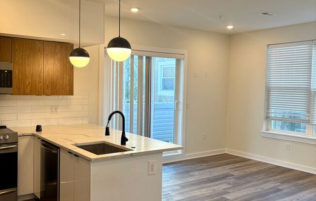 2 beds, 2 baths, 907 sqft, $1,850, Unit 207