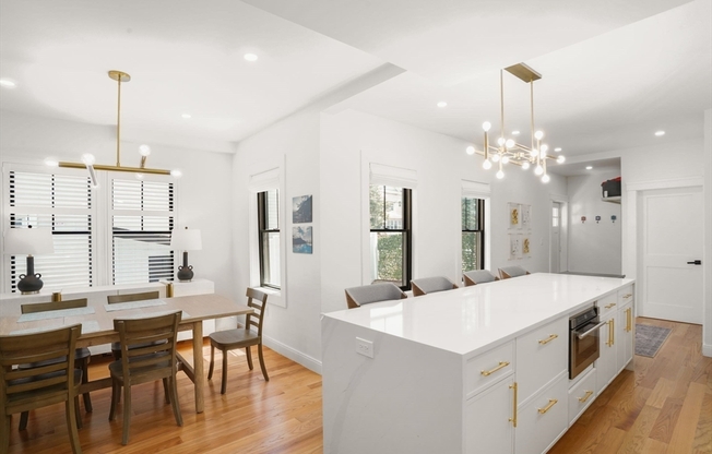 4 FAIRLEE ST