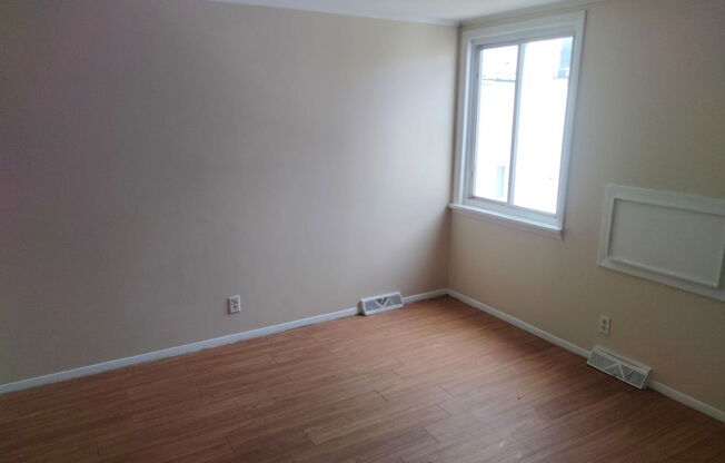 2 beds, 1.5 baths, 1,250 sqft, $1,500, Unit 7