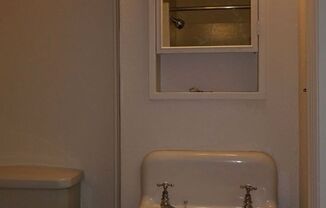 1 bed, 1 bath, $650, Unit 202