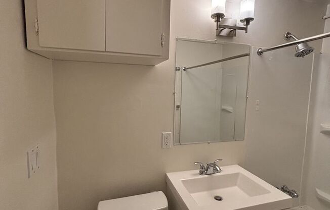 1 bed, 1 bath, 600 sqft, $1,495, Unit B
